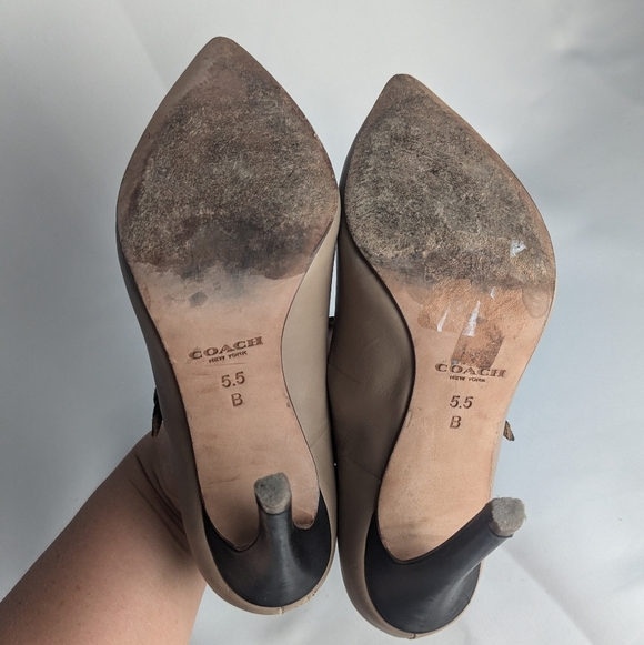 COACH Tan Leather Heel Pumps Shoes Black T Straps Size 5.5 Pointed Toe - Picture 5 of 11